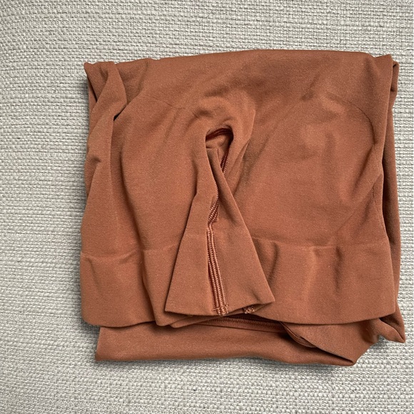 SKIMS SHAPEWEAR BUTT LIFTING OPEN BUST BODYSUIT SIZE M - Picture 13 of 15